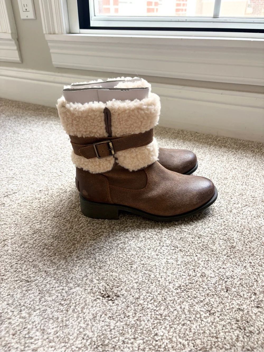 UGG Brown Leather Ankle Boots with Cream Shearling Cuff